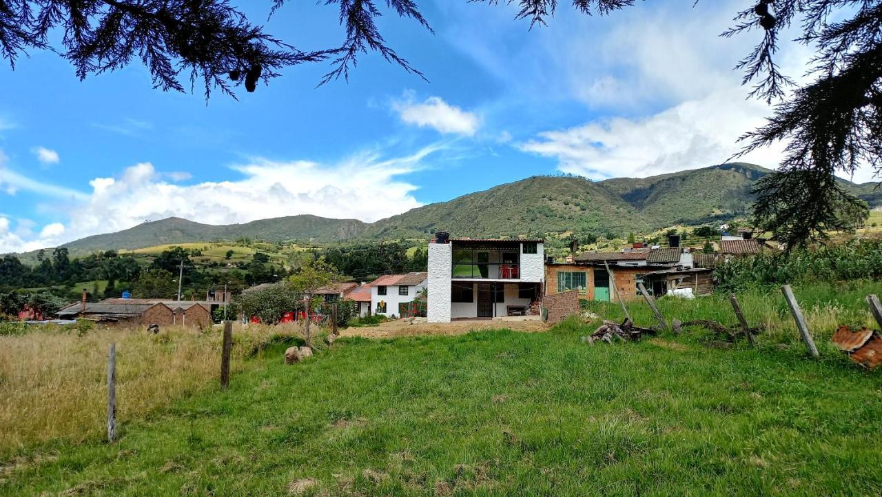 Hospedaje Y Camping Del Rio モングイ エクステリア 写真